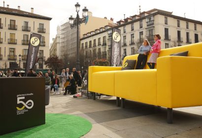 Galerías del Tresillo convierte el sofá en arte urbano para celebrar su 50 aniversario