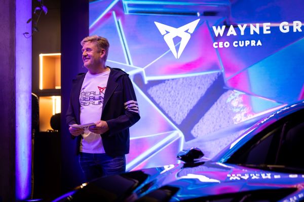 Wayne Griffiths inaugura el CUPRA Garage City de Berlín.