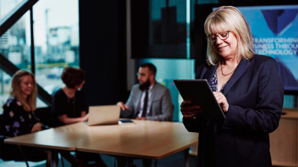 Pros y contras de adquirir un ERP personalizado para el sector servicios