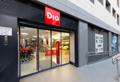 Fachada de un supermercado Dia