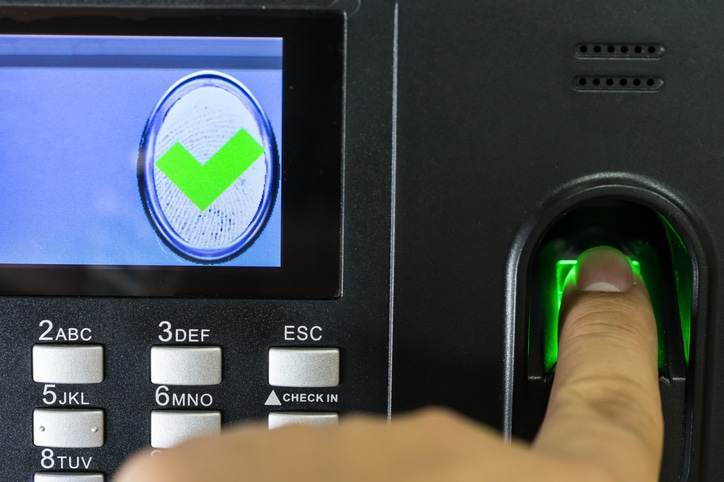 Multa de la AEPD por sistemas de control de acceso y de horario mediante huella dactilar