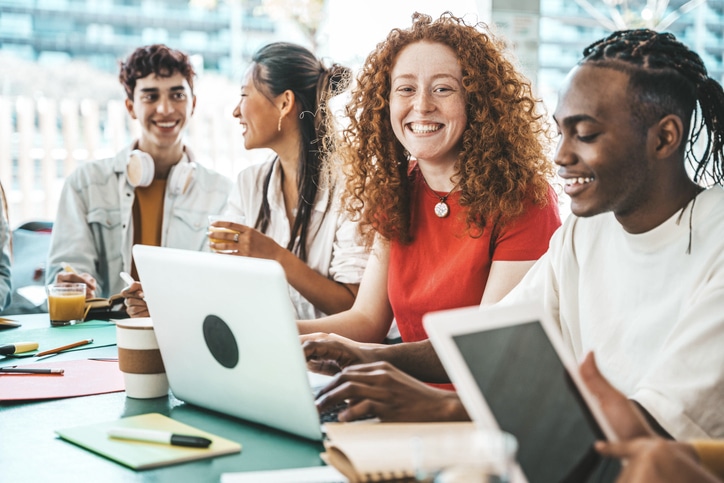Revolución laboral de la Generación Z: nuevas actitudes de los jóvenes ante el trabajo