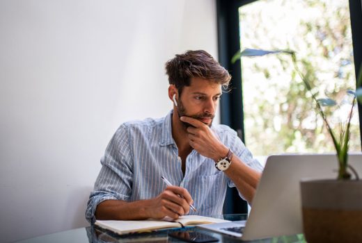 Solo necesitas conexión a internet y ganas de aprender