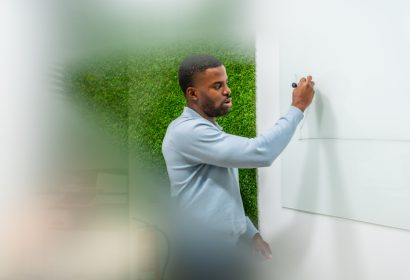 educación sostenibilidad adultos istock
