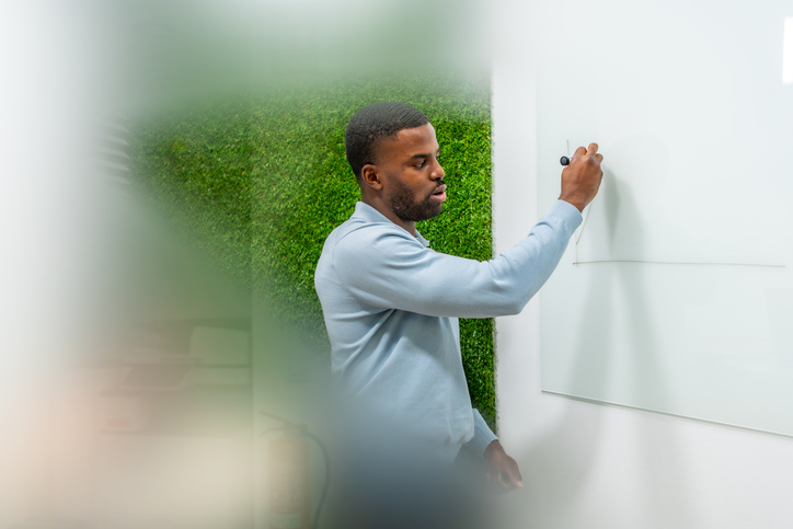 educación sostenibilidad adultos istock