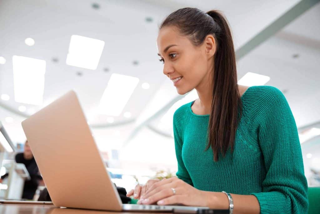 Curso administrativo acreditado por la Universidad para puntuar en bolsas y oposiciones