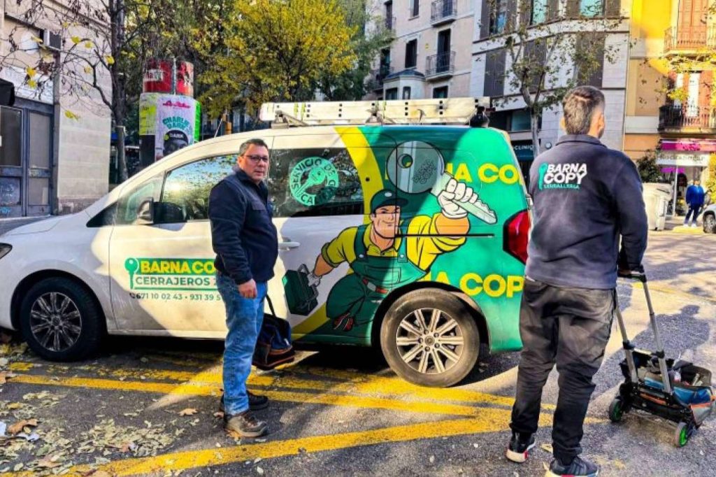 Cerrojos FAC, la solución de Barnacopy para reforzar accesos en viviendas y locales comerciales