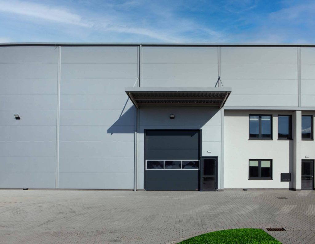 Venta de nave industrial, qué impuestos deben considerarse en la operación