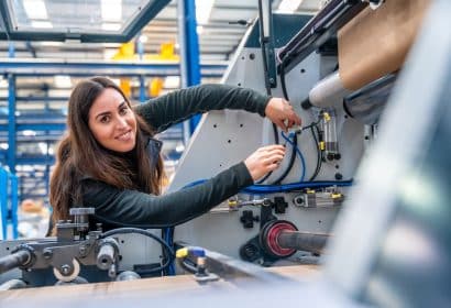 Kampe lanza modelo de aprendizaje que combate el desempleo juvenil y satisface la demanda de electricistas