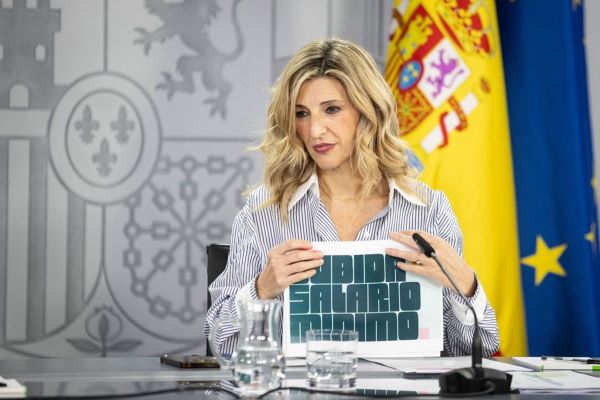 Yolanda Díaz, anunciando la subida del salario mínimo interprofesional (SMI)
