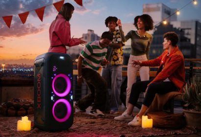 Disfruta de efectos de DJ y voz ajustables desde tu móvil y celebra tu propio karaoke con la entrada para micrófono y guitarra. LG XBOOM XL9T